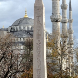 Blue mosque & stela _ Istanbul